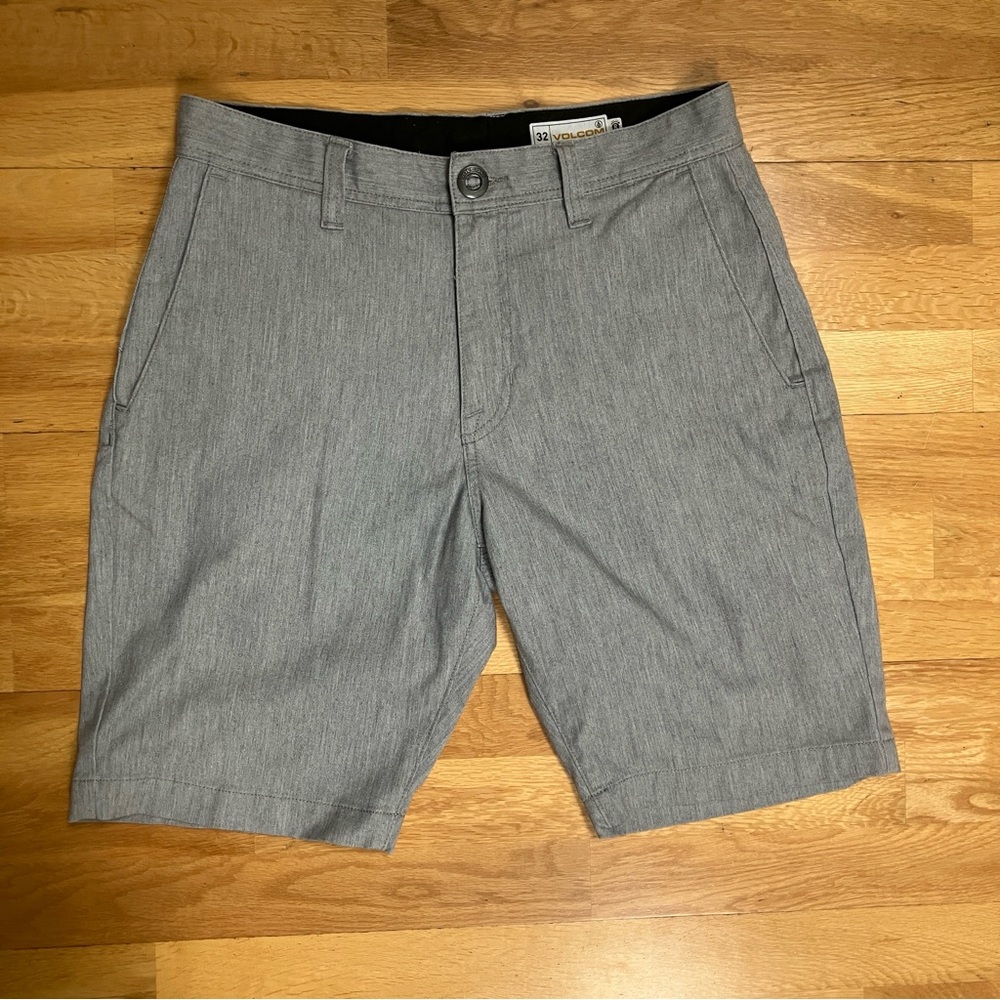 Volcom Men's Gray Shorts Size 32